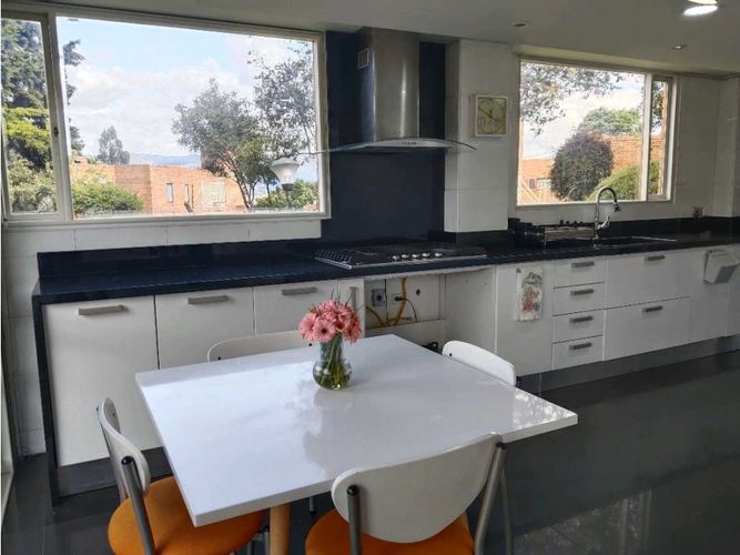 Casa de 3 alcobas en venta en Chico, Bogotá, 386 m² · foto 8 de 24