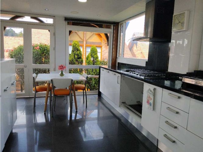 Casa de 3 alcobas en venta en Chico, Bogotá, 386 m² · foto 11 de 24