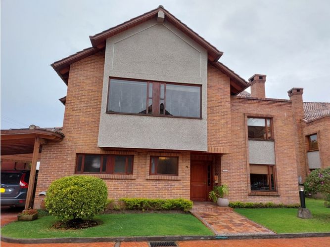 Casa en venta en San Jose De Bavaria, Bogotá · foto 2 de 24