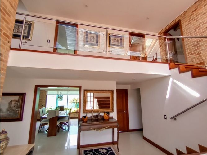 Casa de 4 alcobas en venta en San Jose De Bavaria, Bogotá, 210 m² · foto 2 de 24