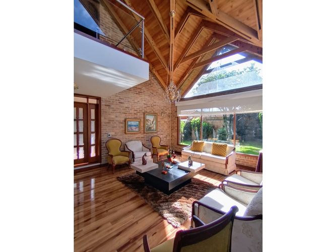 Casa de 4 alcobas en venta en San Jose De Bavaria, Bogotá, 210 m² · foto 4 de 24