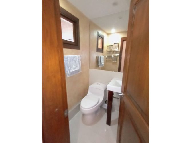 Casa de 4 alcobas en venta en San Jose De Bavaria, Bogotá, 210 m² · foto 5 de 24