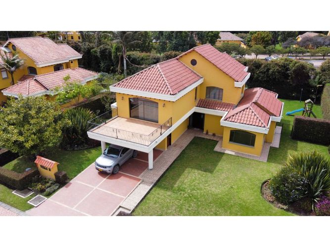 Casa de 4 alcobas en venta en Pueblo Viejo, Cota, 350 m² · foto 2 de 24