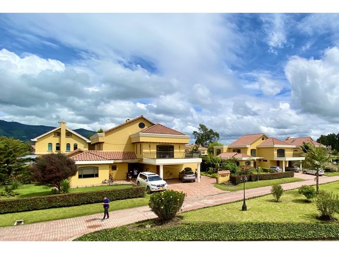 Casa de 4 alcobas en venta en Pueblo Viejo, Cota, 350 m² · foto 16 de 24