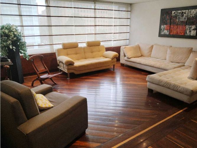 Apartamento de 3 alcobas en venta en Chicó Navarra, Bogotá, 210 m² · foto 2 de 24