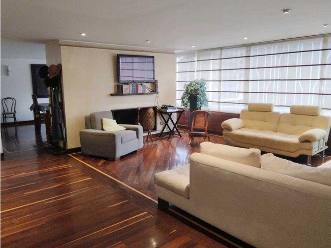 Apartamento de 3 alcobas en venta en Chicó Navarra, Bogotá, 210 m² · foto 3 de 24