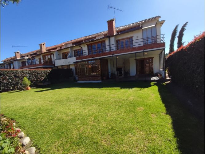 Casa de 4 alcobas en venta en San Jose De Bavaria, Bogotá, 225 m² · foto 2 de 24