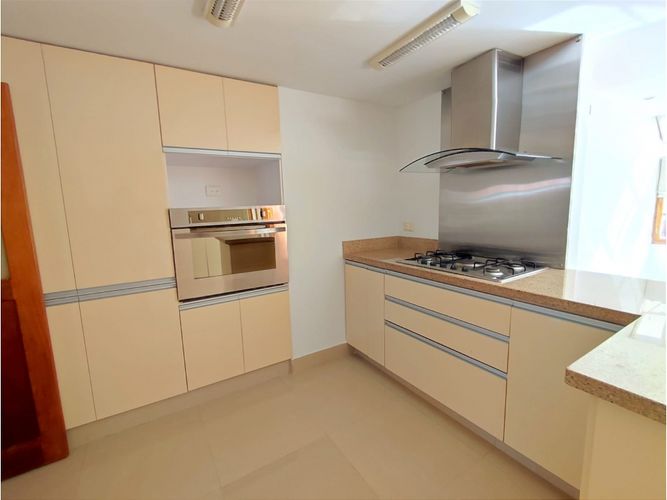 Casa de 4 alcobas en venta en San Jose De Bavaria, Bogotá, 225 m² · foto 10 de 24