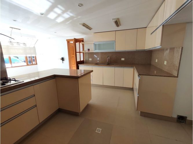 Casa de 4 alcobas en venta en San Jose De Bavaria, Bogotá, 225 m² · foto 13 de 24