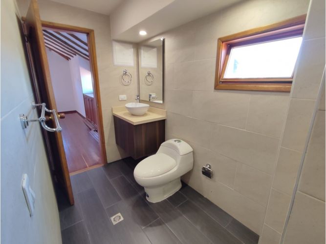 Casa de 4 alcobas en venta en San Jose De Bavaria, Bogotá, 225 m² · foto 22 de 24