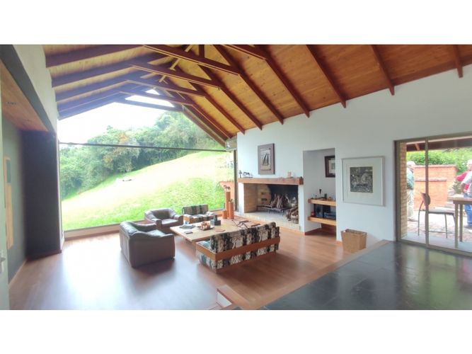 Casa de 4 alcobas en venta en Aposentos, Sopó, 312 m² · foto 2 de 24