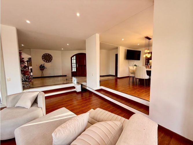 Casa de 4 alcobas en venta en Yerbabuena, Chía, 470 m² · foto 2 de 20
