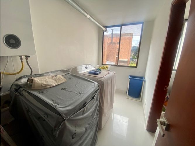 Apartamento de 4 alcobas en venta en Santa Barbara, Bogotá, 213 m² · foto 3 de 18