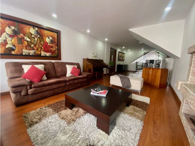 Apartamento de 4 alcobas en venta en Santa Barbara, Bogotá, 213 m² · foto 4 de 18