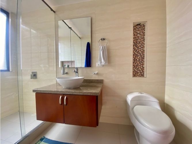Apartamento de 4 alcobas en venta en Santa Barbara, Bogotá, 213 m² · foto 10 de 18