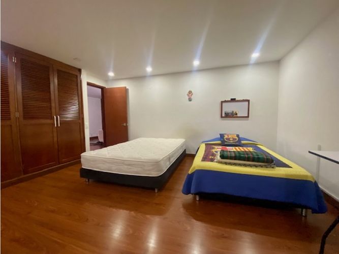 Apartamento de 4 alcobas en venta en Santa Barbara, Bogotá, 213 m² · foto 14 de 18