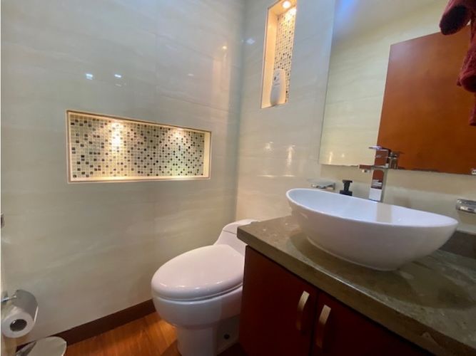 Apartamento de 4 alcobas en venta en Santa Barbara, Bogotá, 213 m² · foto 15 de 18