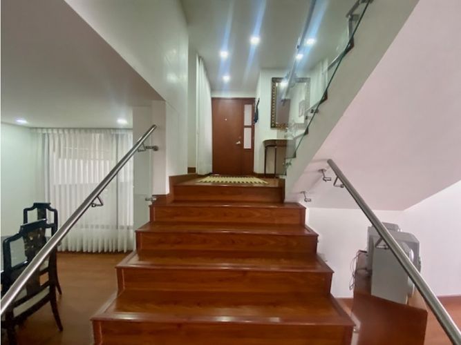 Apartamento de 4 alcobas en venta en Santa Barbara, Bogotá, 213 m² · foto 16 de 18