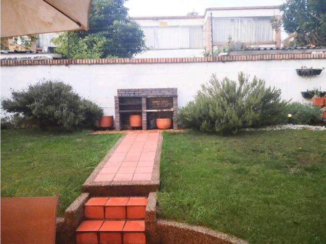Casa en venta en Niza, Bogotá · foto 2 de 24
