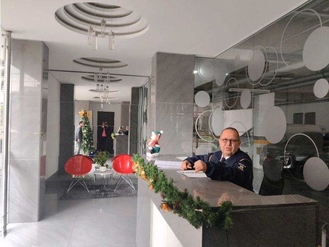 Apartamento de 3 alcobas en venta en Chico, Bogotá, 135 m² · foto 2 de 24