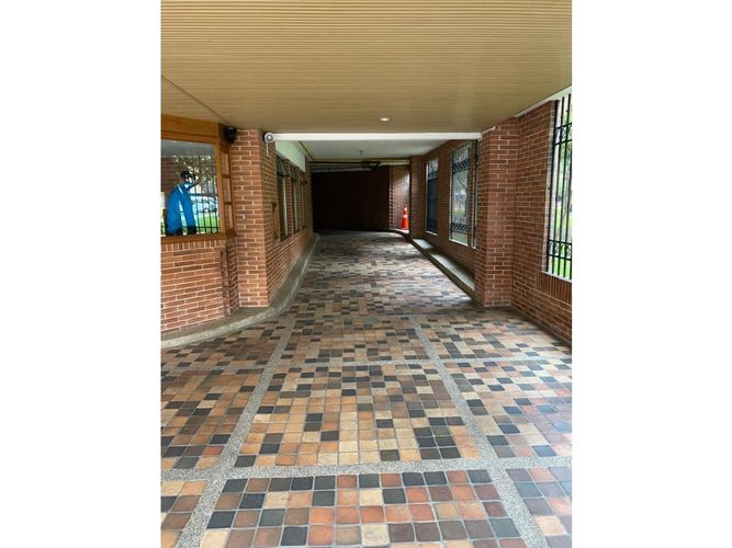 Apartamento de 3 alcobas en venta en San Patricio, Bogotá, 264 m² · foto 2 de 24