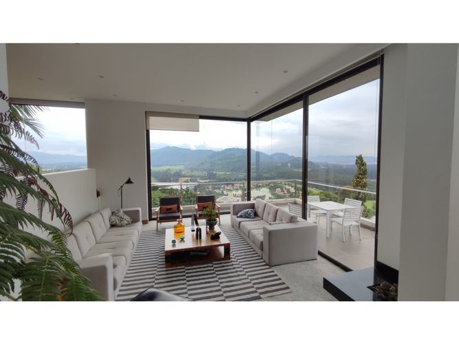 Casa de 4 alcobas en venta en Aposentos, Sopó, 644 m² · foto 2 de 24