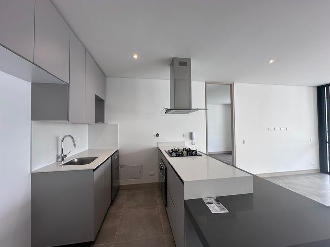Apartamento de 2 alcobas en arriendo en El Poblado, Medellín, 95 m² · foto 5 de 19