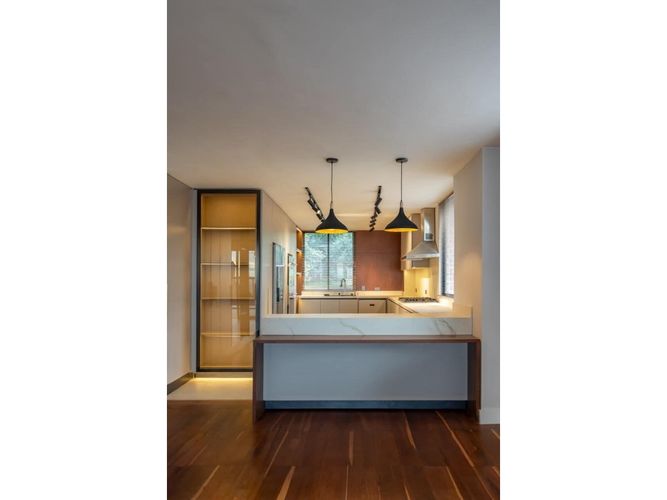 Apartamento de 3 alcobas en venta en Los Rosales, Bogotá, 291 m² · foto 3 de 16