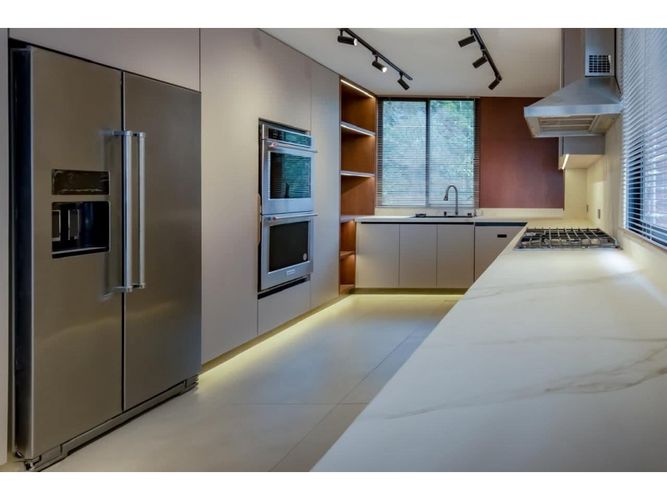 Apartamento de 3 alcobas en venta en Los Rosales, Bogotá, 291 m² · foto 9 de 16
