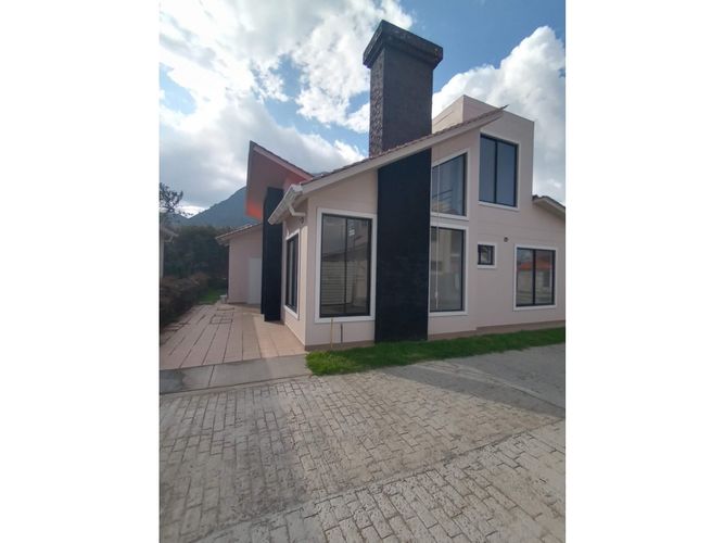 Casa de 3 alcobas en venta en El Abra, Cota, 154 m² · foto 2 de 24