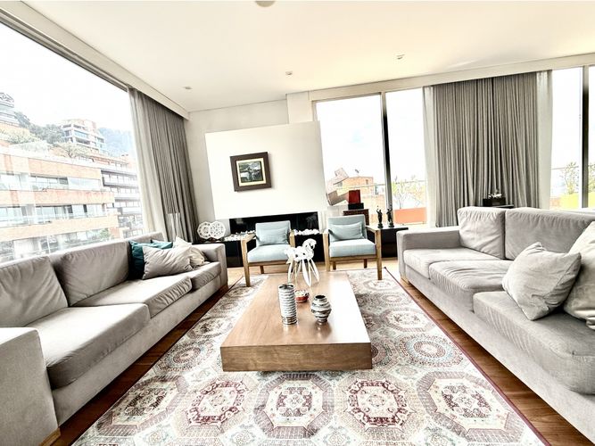 Apartamento de 4 alcobas en venta en Los Rosales, Bogotá, 480 m² · foto 2 de 22