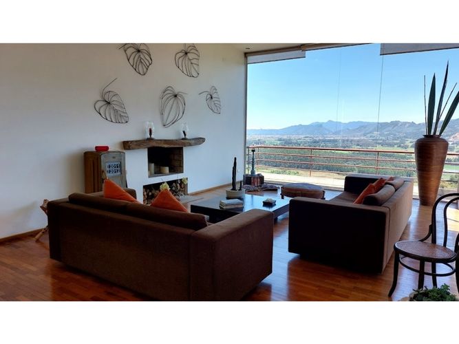 Casa de 4 alcobas en arriendo en Aposentos, Sopó, 390 m² · foto 2 de 24