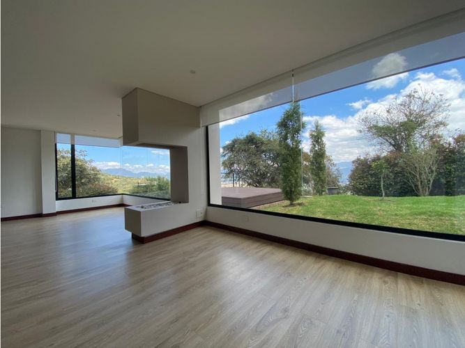Casa de 4 alcobas en venta en Yerbabonita Bosque Nativo, Chía, 400 m² · foto 2 de 16