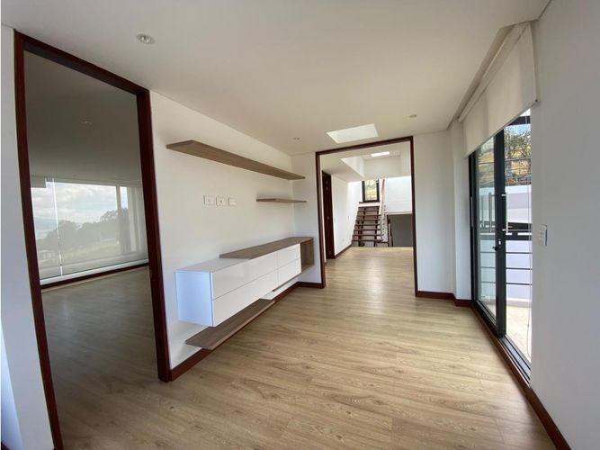 Casa de 4 alcobas en venta en Yerbabonita Bosque Nativo, Chía, 400 m² · foto 4 de 16