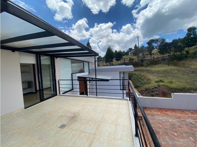 Casa de 4 alcobas en venta en Yerbabonita Bosque Nativo, Chía, 400 m² · foto 5 de 16