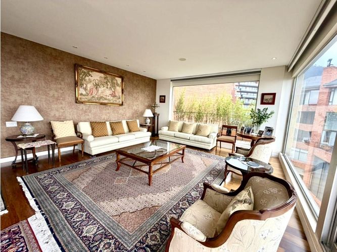 Apartamento de 4 alcobas en venta en Los Rosales, Bogotá, 640 m² · foto 2 de 14