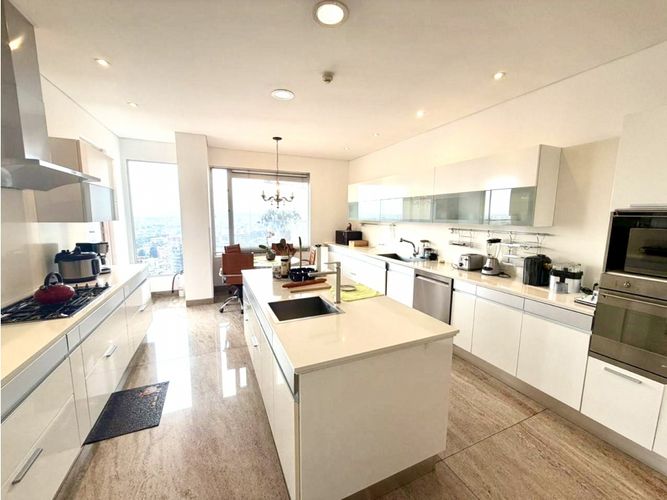 Apartamento de 4 alcobas en venta en Los Rosales, Bogotá, 640 m² · foto 8 de 14