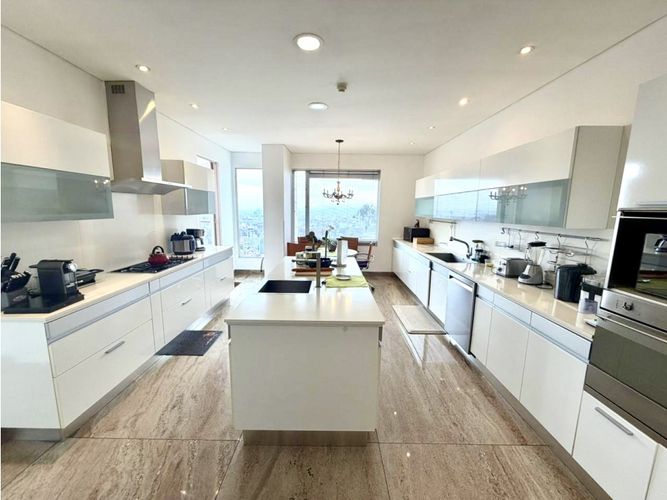 Apartamento de 4 alcobas en venta en Los Rosales, Bogotá, 640 m² · foto 9 de 14
