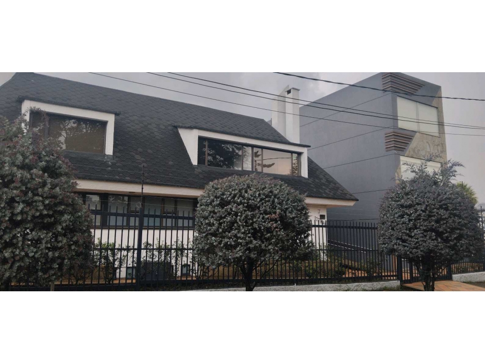 Casa en venta en Niza, Bogotá · foto 2 de 24