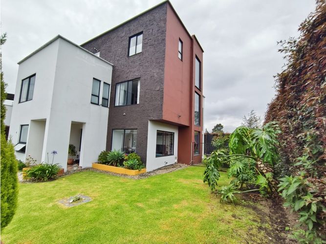 Casa en venta en Parcelas, Cota, 270 m² · foto 2 de 24