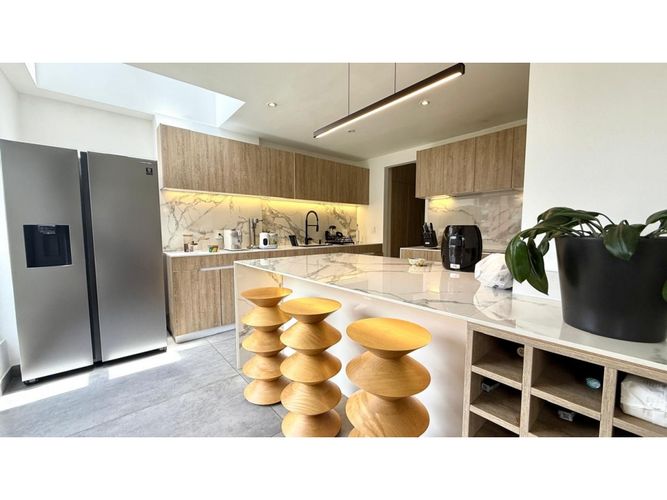 Apartamento de 2 alcobas en venta en Los Rosales, Bogotá, 205 m² · foto 3 de 21