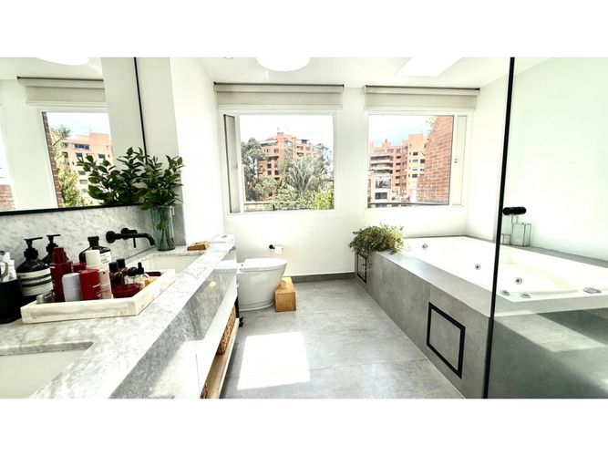 Apartamento de 2 alcobas en venta en Los Rosales, Bogotá, 205 m² · foto 9 de 21