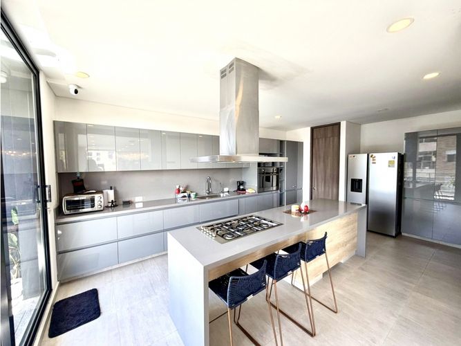 Apartamento de 4 alcobas en venta en Bella Suiza, Bogotá, 315 m² · foto 7 de 14