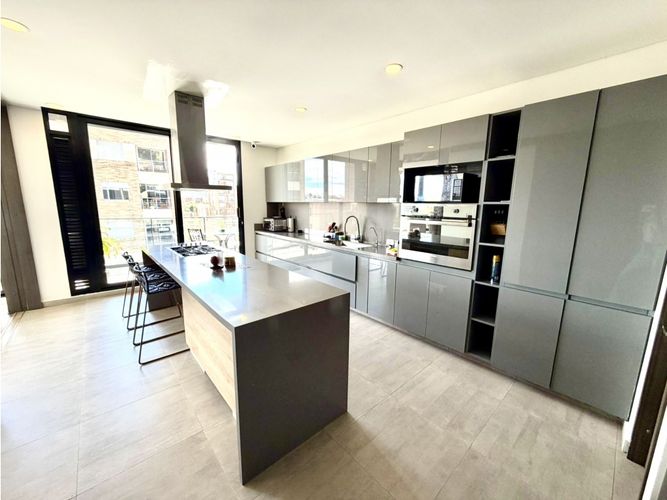 Apartamento de 4 alcobas en venta en Bella Suiza, Bogotá, 315 m² · foto 8 de 14