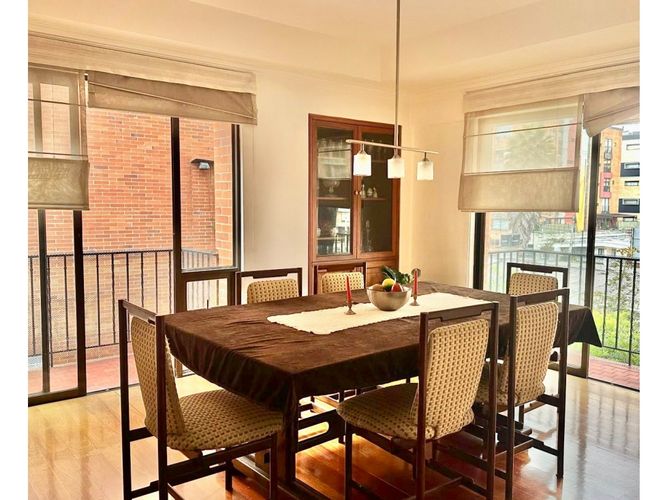 Apartamento de 3 alcobas en venta en Chicó Navarra, Bogotá, 169 m² · foto 2 de 8