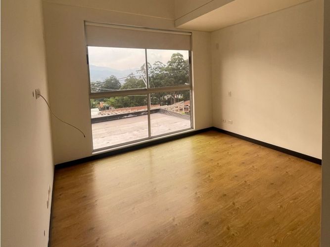 Casa de 4 alcobas en venta en Loma El Atravesado, Envigado, 331 m² · foto 8 de 14