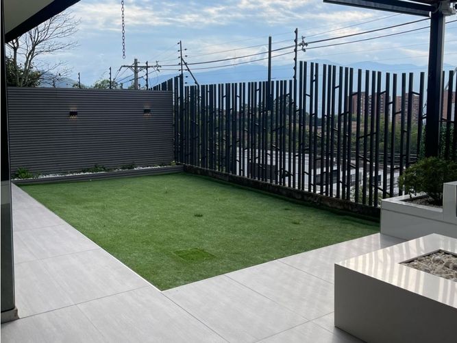 Casa de 4 alcobas en venta en Loma El Atravesado, Envigado, 331 m² · foto 10 de 14