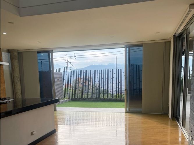 Casa de 4 alcobas en venta en Loma El Atravesado, Envigado, 331 m² · foto 11 de 14