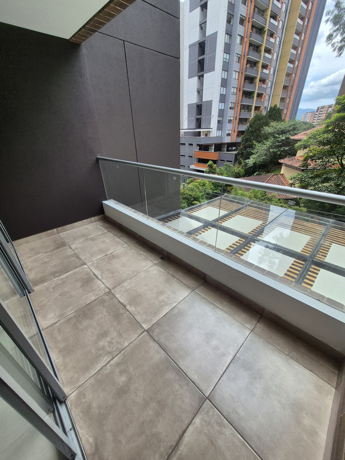Apartamento en arriendo en Loma Del Esmeraldal, Envigado · foto 4 de 13