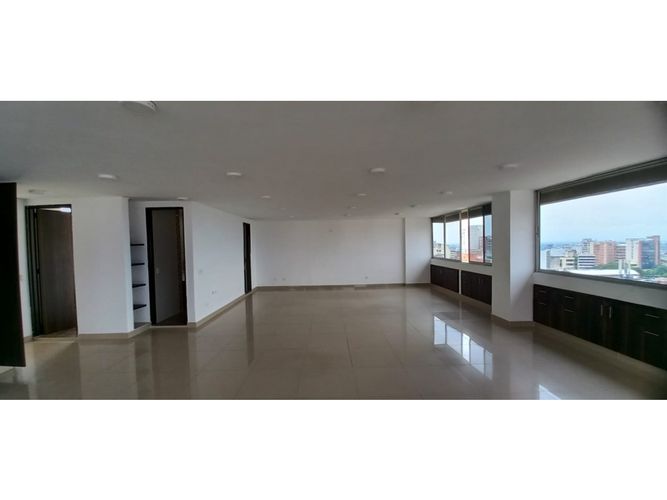 Oficina en arriendo en Granada, Cali, 127 m² · foto 2 de 8